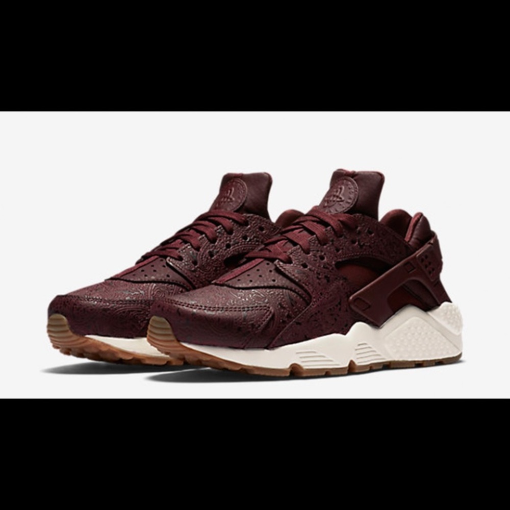 Nike Air Huarache Run Premium- Maroon size 7